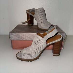 Franco Sarto Analise Gray Suede Heeled Sandal